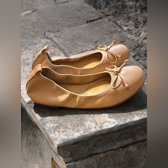 NEW Women's Foldable Ballet Flats Bowknot Round Toe - Tan Size 8.5 - Picture 3 of 12